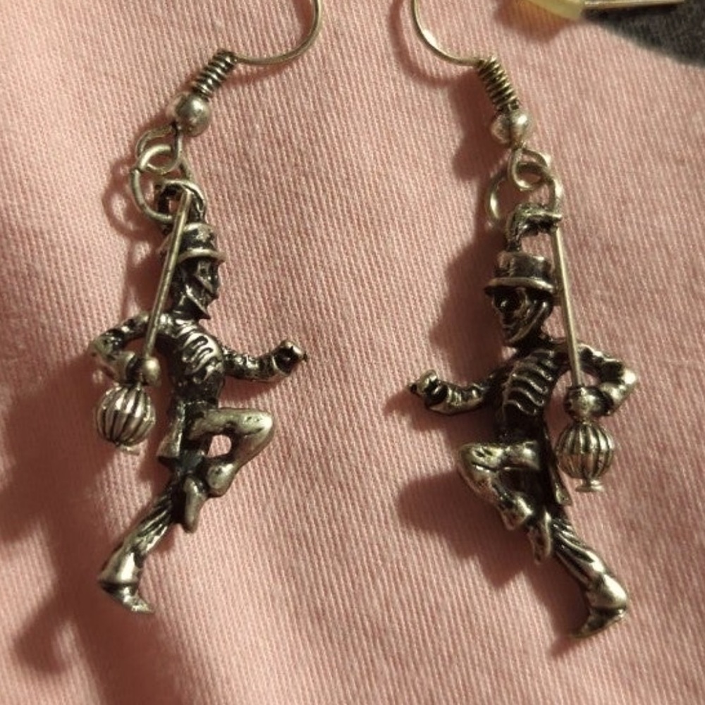 My chemical romance black parade Pepe earrings.